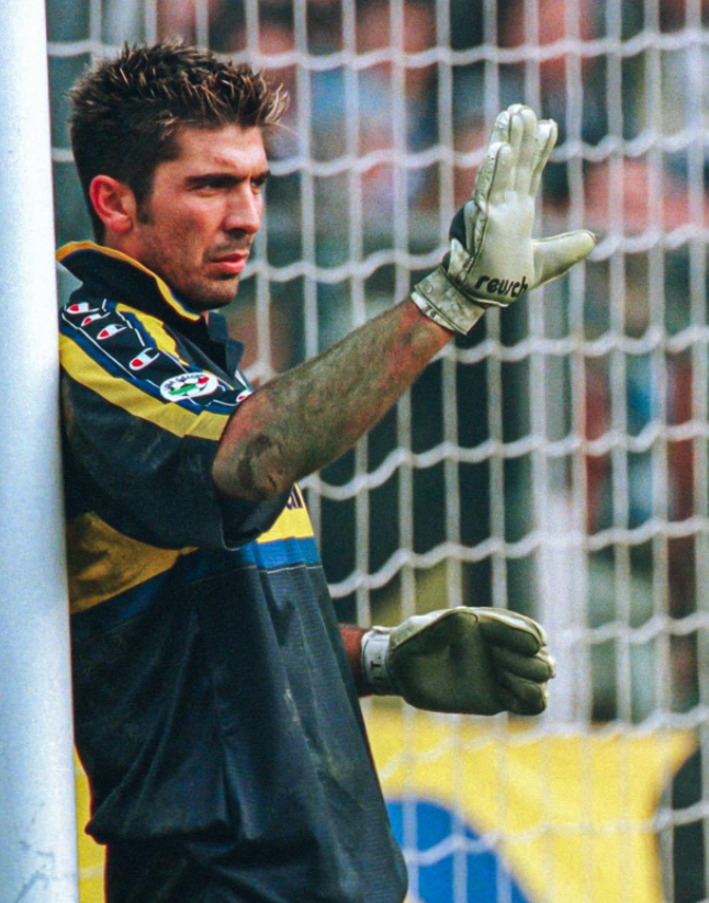 爱游戏娱乐-清晨法兰克福调整名单以备意大利杯，官宣签约环节打磨，态度坚定，年轻球员得到机会的简单介绍